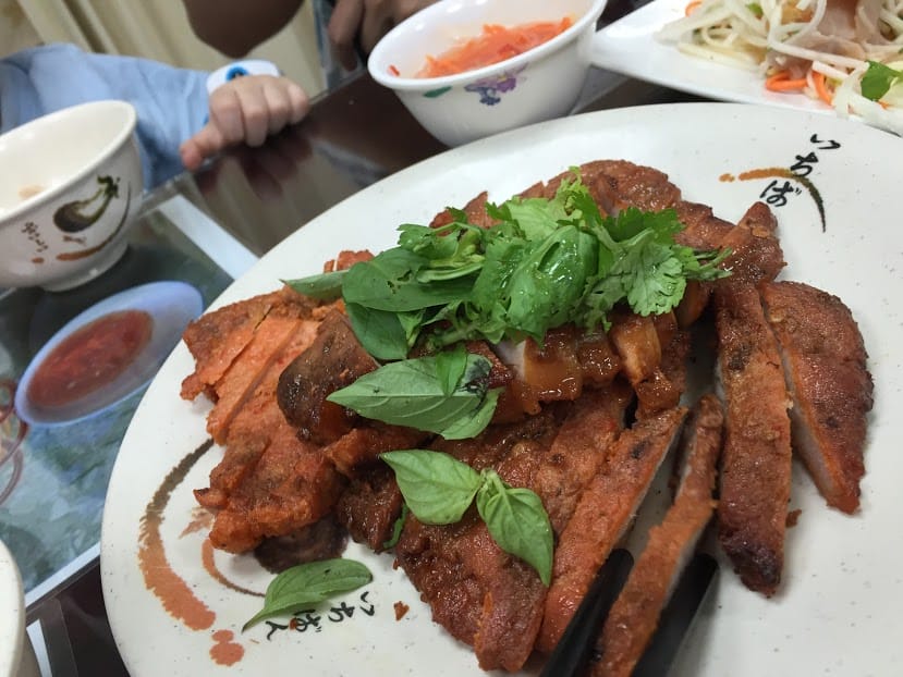 【鶯歌美食】紅梅小吃：婆婆帶路，南雅夜市超好吃越南菜！