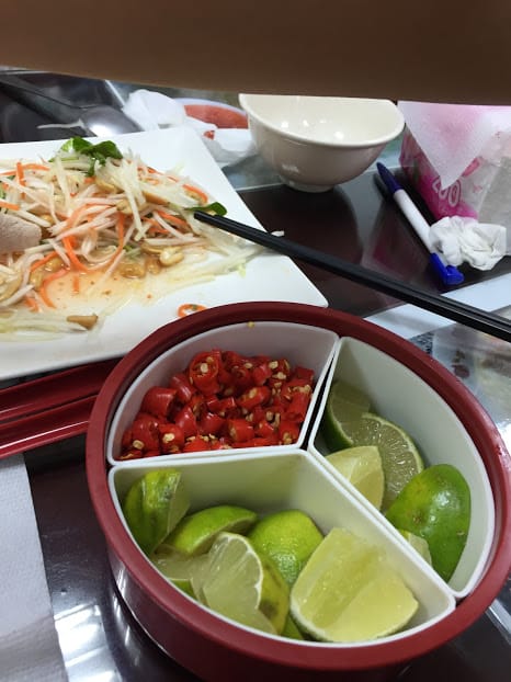 【鶯歌美食】紅梅小吃：婆婆帶路，南雅夜市超好吃越南菜！