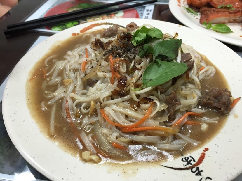 【鶯歌美食】紅梅小吃：婆婆帶路，南雅夜市超好吃越南菜！