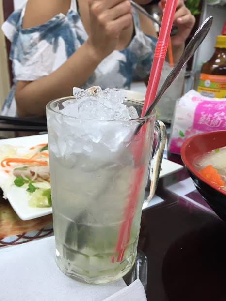 【鶯歌美食】紅梅小吃：婆婆帶路，南雅夜市超好吃越南菜！