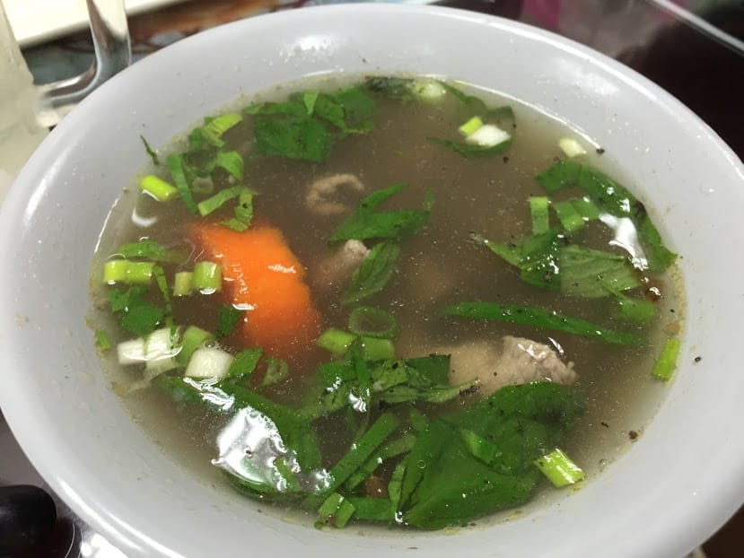 【鶯歌美食】紅梅小吃：婆婆帶路，南雅夜市超好吃越南菜！