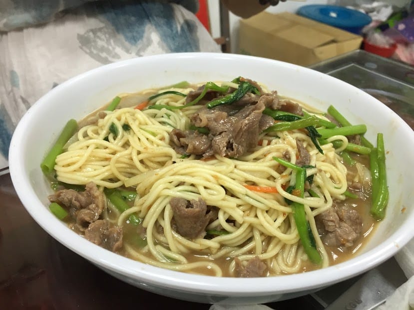 【鶯歌美食】紅梅小吃：婆婆帶路，南雅夜市超好吃越南菜！