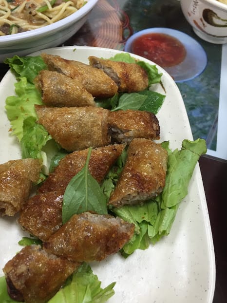 【鶯歌美食】紅梅小吃：婆婆帶路，南雅夜市超好吃越南菜！