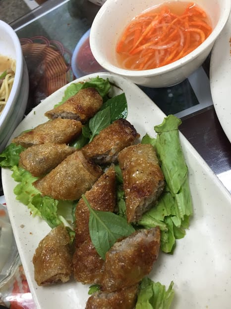 【鶯歌美食】紅梅小吃：婆婆帶路，南雅夜市超好吃越南菜！