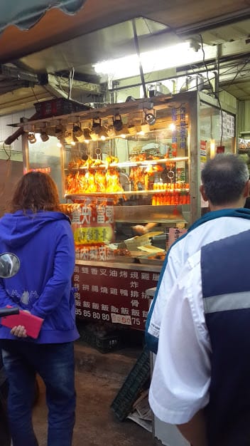 【中壢美食】九龍燒臘便當：中壢後站排隊燒臘便當，又油又香粉好食的三寶飯