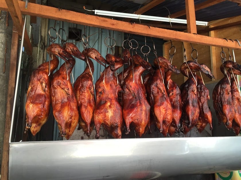 【中壢美食】九龍燒臘便當：中壢後站排隊燒臘便當，又油又香粉好食的三寶飯