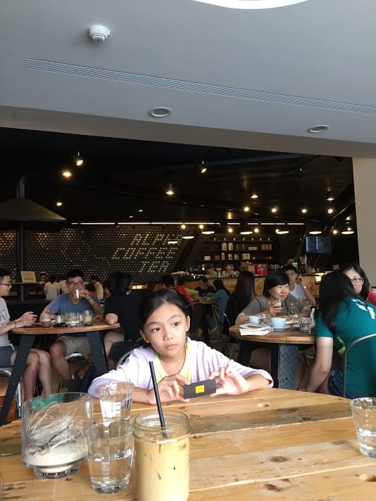 【中壢平鎮咖啡店推薦】Alpha Coffee & Tea：平鎮工業區隱藏咖啡店，手沖咖啡、鬆餅好好食