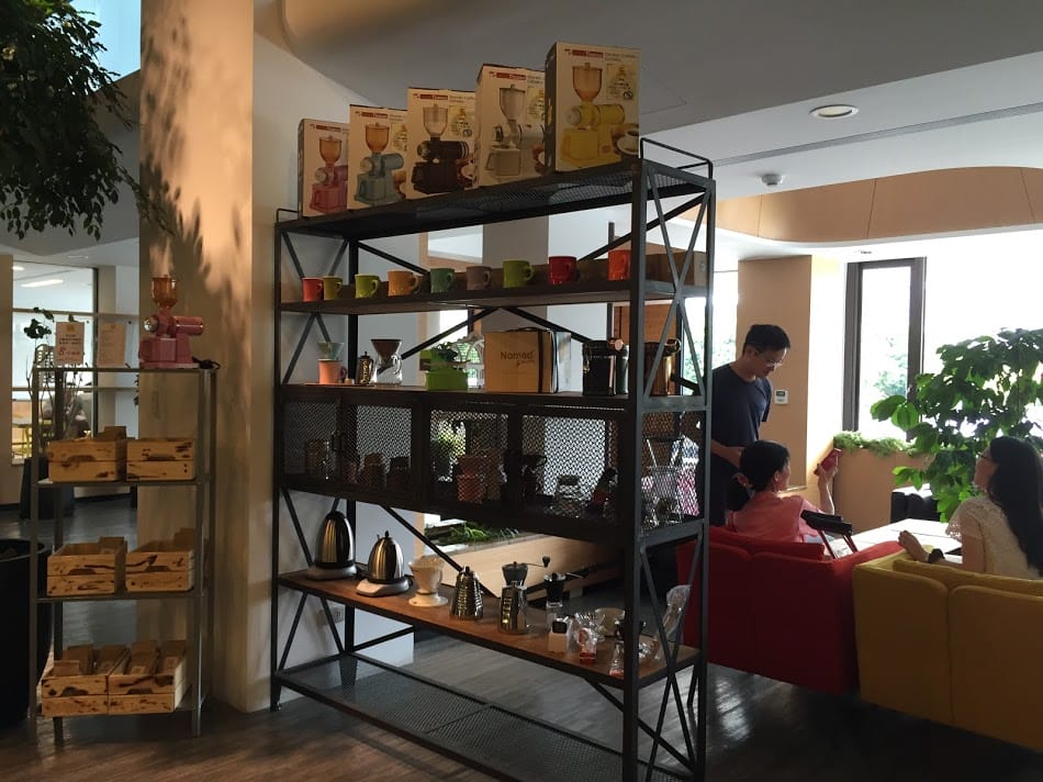 【中壢平鎮咖啡店推薦】Alpha Coffee & Tea：平鎮工業區隱藏咖啡店，手沖咖啡、鬆餅好好食