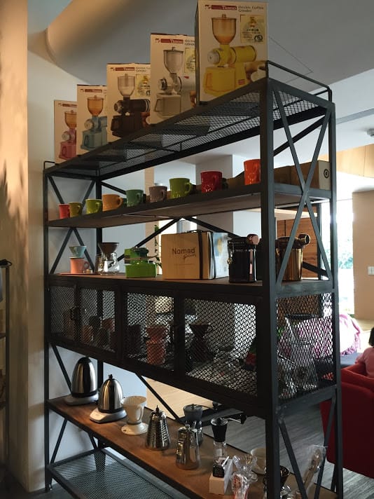 【中壢平鎮咖啡店推薦】Alpha Coffee & Tea：平鎮工業區隱藏咖啡店，手沖咖啡、鬆餅好好食