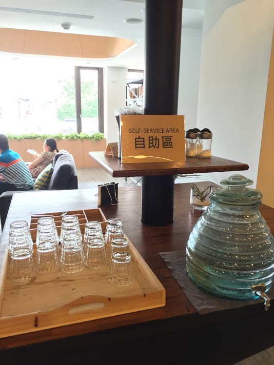 【中壢平鎮咖啡店推薦】Alpha Coffee & Tea：平鎮工業區隱藏咖啡店，手沖咖啡、鬆餅好好食
