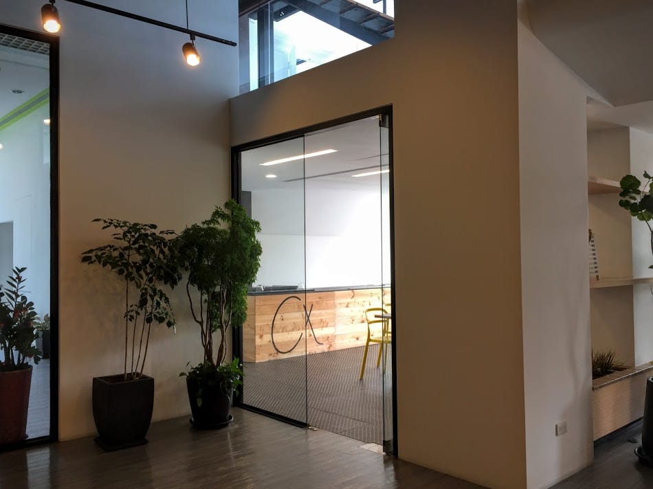 【中壢平鎮咖啡店推薦】Alpha Coffee & Tea：平鎮工業區隱藏咖啡店，手沖咖啡、鬆餅好好食