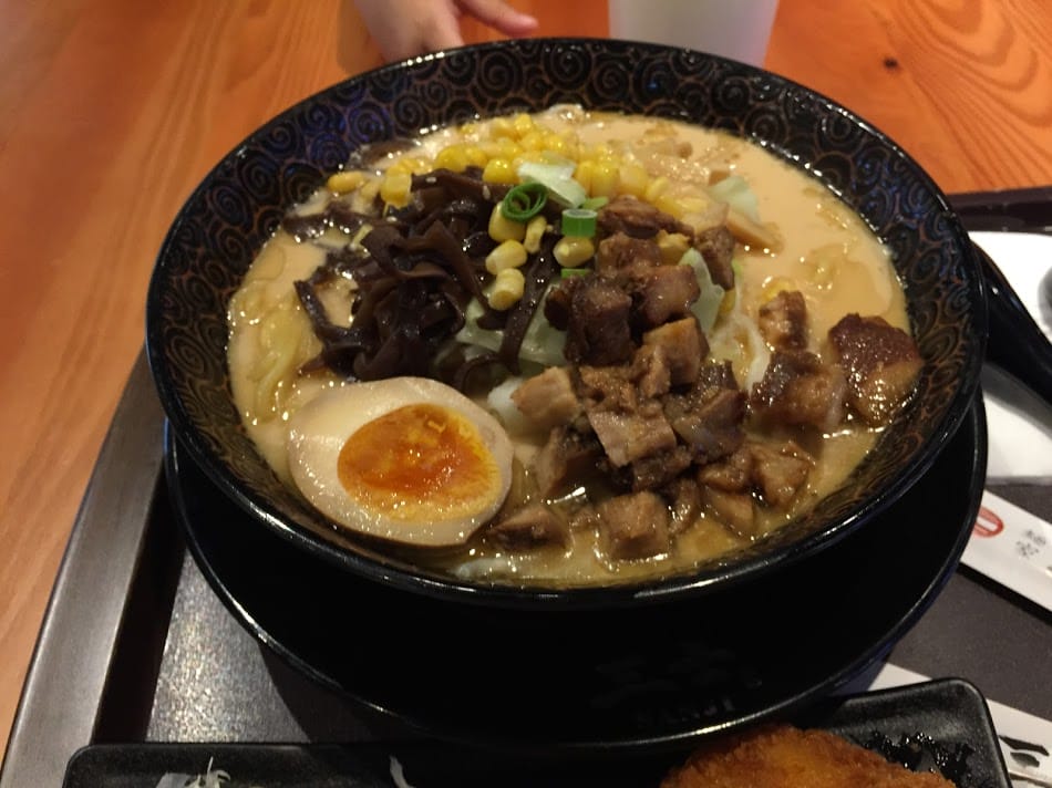 [台北]三創園區美食街。麵家三士拉麵