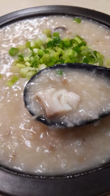 【中壢平鎮美食】劉記潮州砂鍋粥：平凡中熬煮的美味