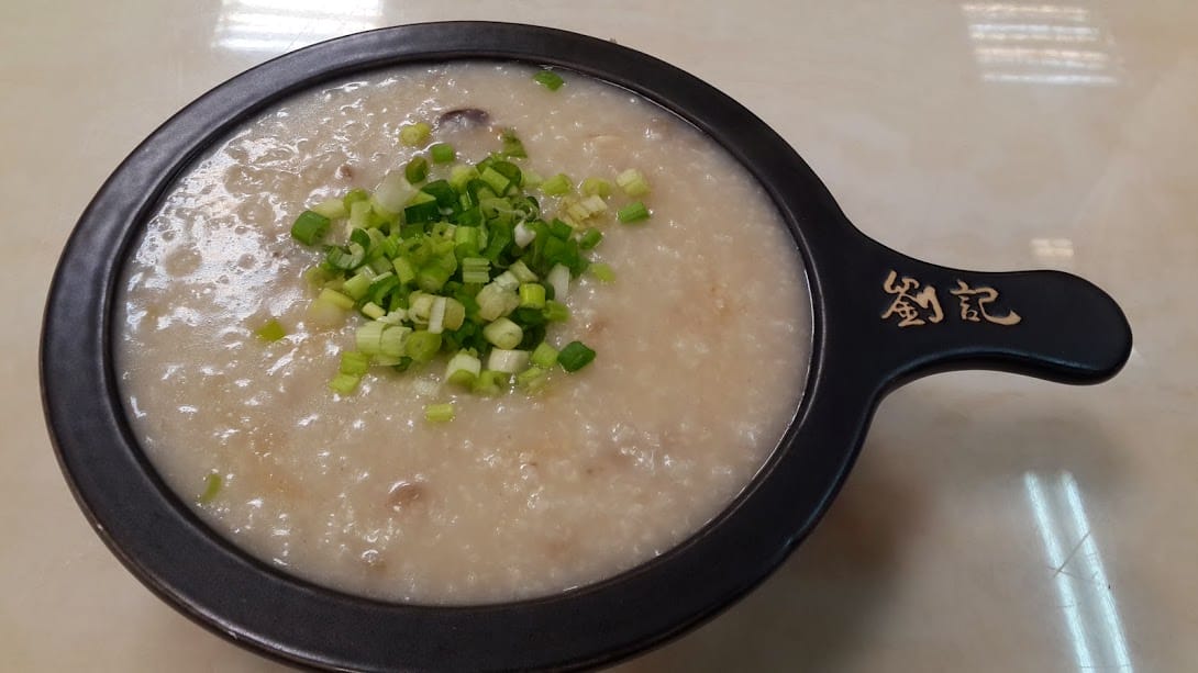 【中壢平鎮美食】劉記潮州砂鍋粥：平凡中熬煮的美味