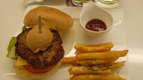 [台北]Carousel CAFÉ 旋轉木馬輕食咖啡店～花生熔岩豬肉漢堡 new!