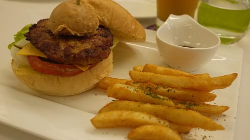 [台北]Carousel CAFÉ 旋轉木馬輕食咖啡店～花生熔岩豬肉漢堡 new!
